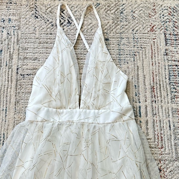 Luxxel White Maxi Deep V Gown with Metallic Design. Size Small - Picture 10 of 17